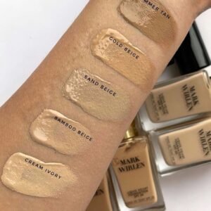 Fondul de ten Velvet Mark Wirlen cu SPF 30 oferă hidratare, adaptare perfectă la culoarea pielii, acoperire ridicată fără efect de mască și rezistență de peste 12 ore. Fondul de ten Velvet Mark Wirlen cu SPF 30 conține pantenol, acid hialuronic și vitamina E pentru protecție anti-îmbătrânire, stimularea colagenului și vindecarea pielii. Fără uleiuri, parabeni sau nanoingrediente. Perfect pentru un look luminos, natural și fără imperfecțiuni, ideal pentru orice tip de ten!