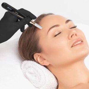 DALTON MP200 este un stilou de microneedling profesional, fără fir, care stimulează regenerarea pielii prin micro-injuri controlate. Cu adâncime ajustabilă și ace sterile, tratează eficient ridurile, cicatricile și hiperpigmentarea, oferind rezultate vizibile și de durată.