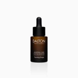 Descoperă UNIVERSAL FACE CARE Tanning Drops – picăturile hidratante pentru față ce oferă un bronz natural, uniform și radiant. Formula inovatoare conține extract de microalge roșii cu efect antioxidant, DHA și eritruloză pentru un bronz fără pete, precum și acid hialuronic, pantenol și sodiu PCA pentru hidratare și regenerare intensă. Fără parfum, parabeni, ulei mineral sau siliconi, produsul este potrivit pentru orice tip de ten. Se amestecă ușor cu crema preferată sau cu protecție solară, pentru un bronz personalizat, fără riscuri. Ambalaj sustenabil, din sticlă.